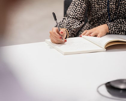 平等包容 空镜头 手部