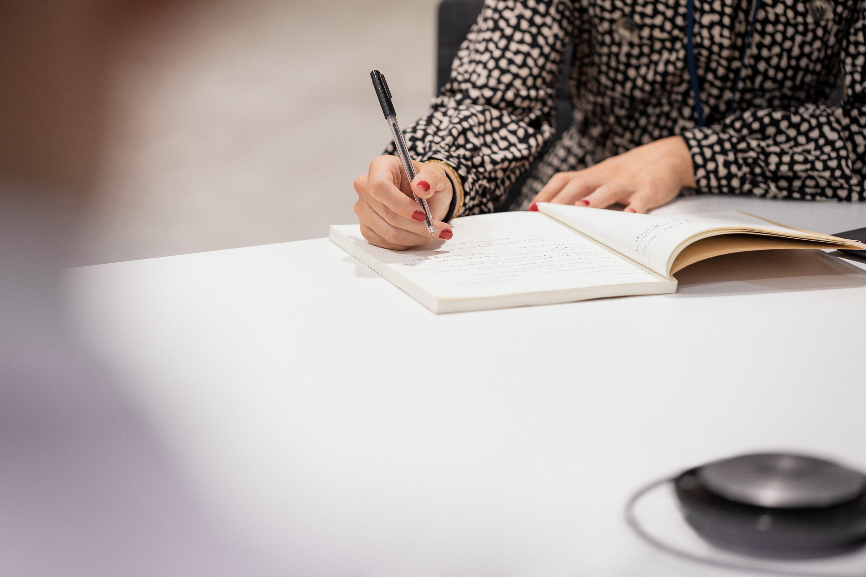 平等包容 空镜头 手部